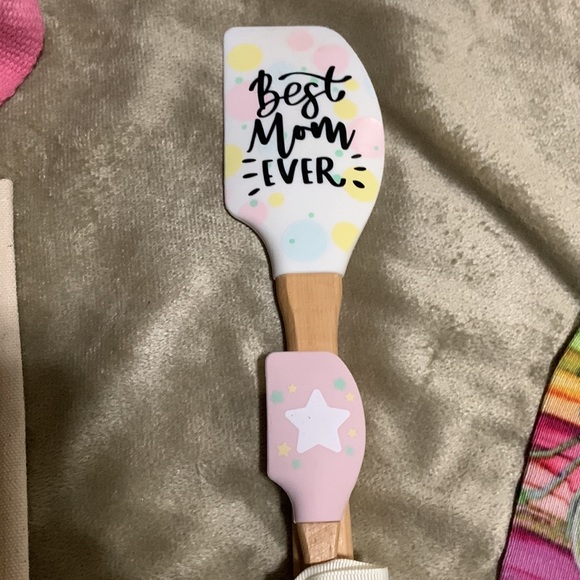 MOTHER’S DAY BUNDLE 🩷🍷🎉- 4 Great Items for that Special Mom in your life! - Picture 6 of 9